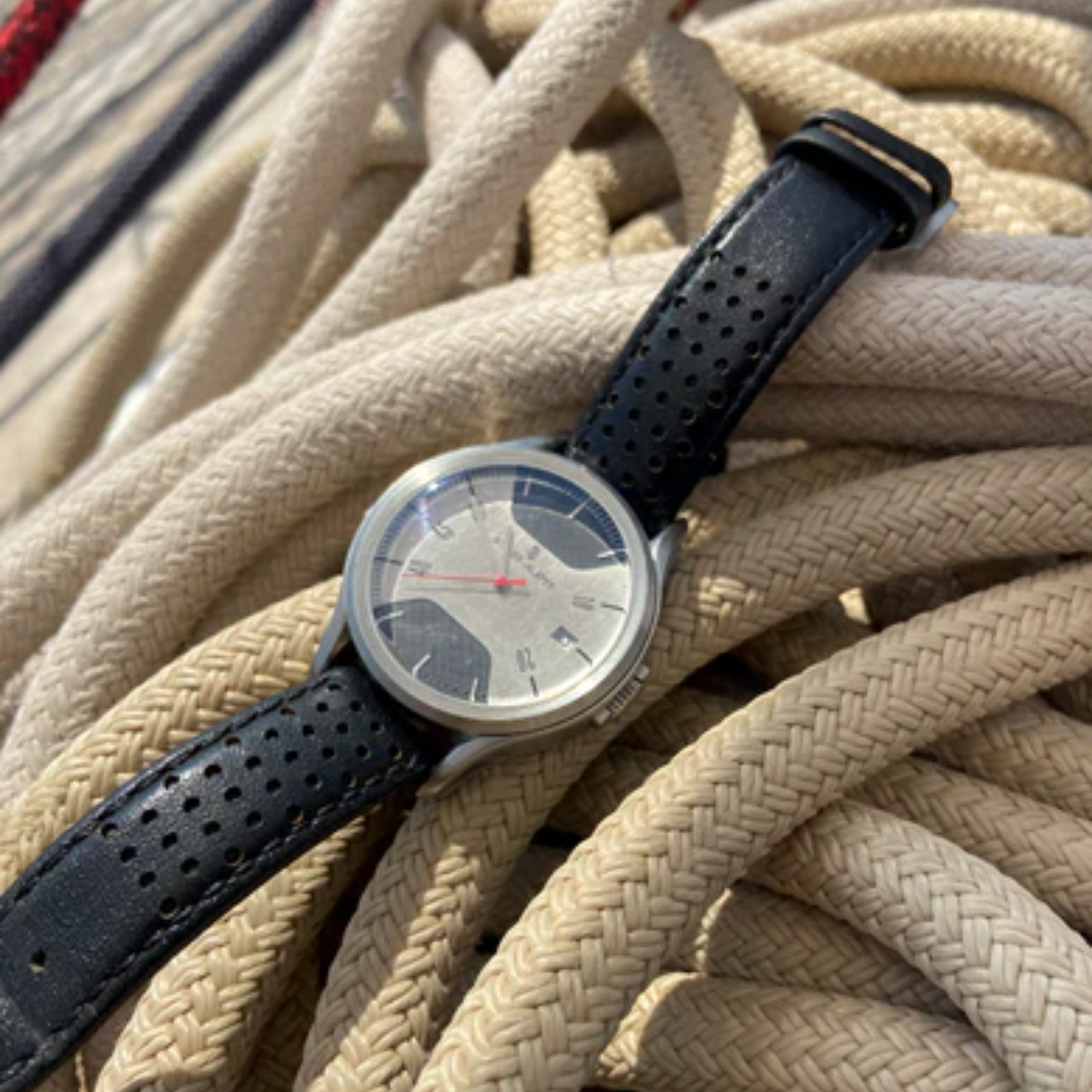 Can I go to the beach with my DB5 collection watch? - Atelier Jalaper